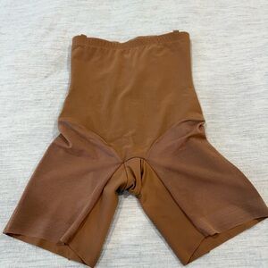 Honeylove SuperPower Shapewear Short Runway M